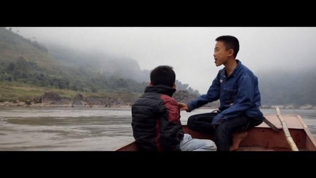 Video Reference: Atmospheric phenomenon, Sitting, Human, Travel, Hill station, Scene, Adaptation, Photography, Tourism, Conversation