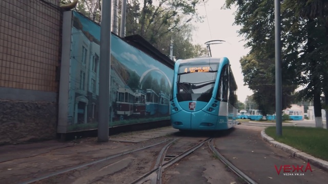 Video Reference: Land vehicle, Transport, Vehicle, Mode of transport, Tram, Public transport, Rolling stock, Metropolitan area, Metro, Train