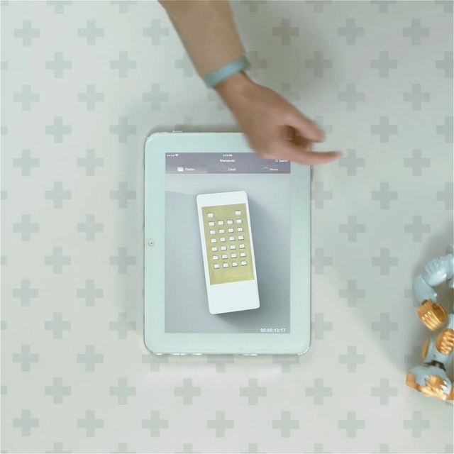 Video Reference: Yellow, Hand