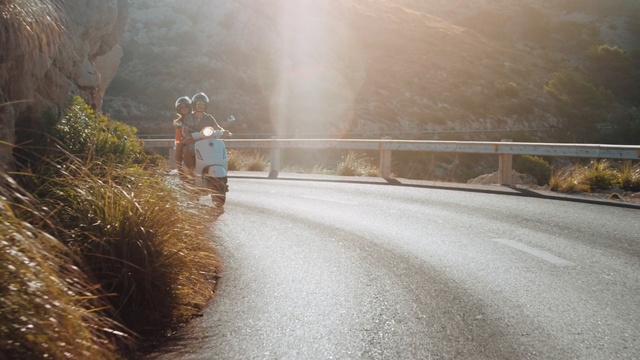Video Reference: Road, Atmospheric phenomenon, Asphalt, Thoroughfare, Road surface, Infrastructure, Lane, Sunlight, Dust, Road trip