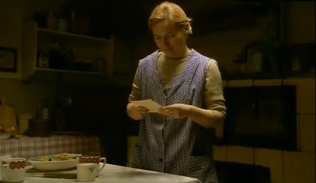 Video Reference: Sitting, Lady, Head, Human, Fun, Snapshot, Conversation, Male, Restaurant, Arm