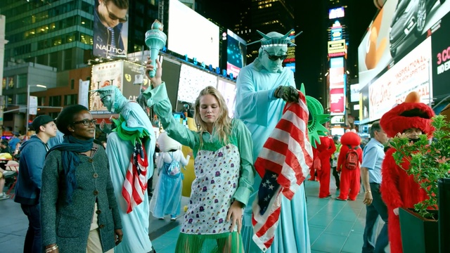 Video Reference: Event, Tradition, Crowd, Pedestrian, Street, Shopping, Holiday, Festival, Person