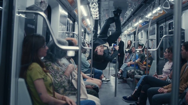 Video Reference: Public transport, Transport, Metro, Passenger, Mode of transport, Vehicle, Crowd, Bus