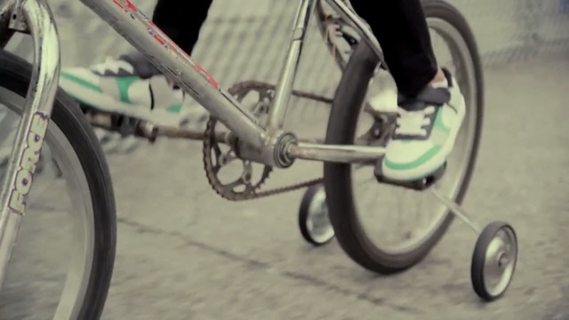 Video Reference: bicycle, bicycle wheel, cycle sport, road bicycle, mode of transport, wheel, bicycle frame, bicycle part, bicycle saddle, bicycle accessory