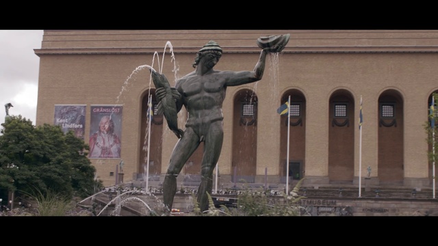 Video Reference: Statue, Sculpture, Art, Landmark, Monument, Standing, Classical sculpture, Architecture, Memorial, Visual arts