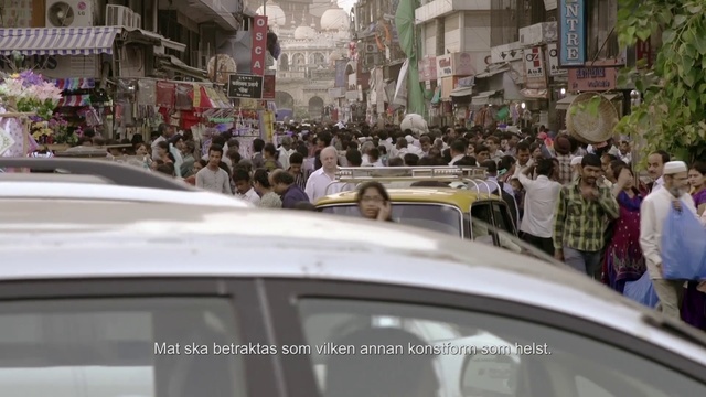 Video Reference: Mode of transport, Vehicle, Luxury vehicle, Traffic, Car, Pedestrian, Thoroughfare, Mid-size car, Crowd, City car, Person