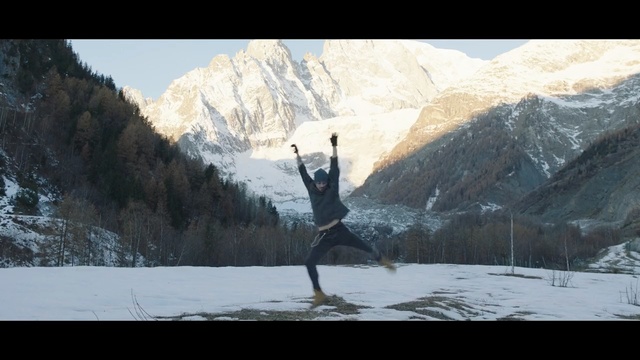 Video Reference: Snow, Mountainous landforms, Winter, Mountain range, Recreation, Extreme sport, Mountain, Fun, Glacial landform, Screenshot