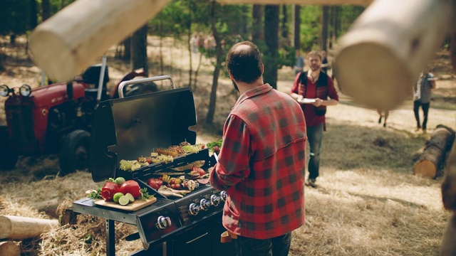 Video Reference: Barbecue, Outdoor grill, Barbecue grill, Grilling, Cooking, Cuisine, Adaptation, Picnic, Street food, Food