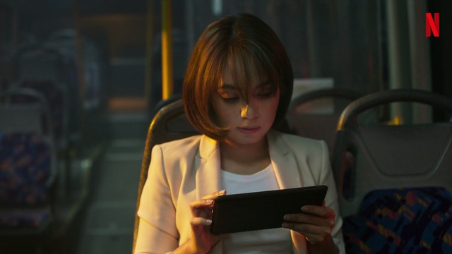 Video Reference: snapshot, electronic device, girl, screenshot, technology, darkness, audio, Person