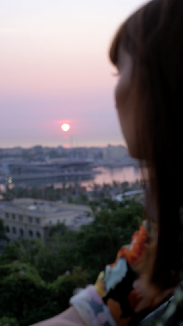 Video Reference: Sky, Backlighting, Morning, Sunlight, Sun, Evening, Photography, Sunset, Cloud, Sunrise