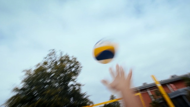 Video Reference: Sky, Daytime, Yellow, Cloud, Tree, Balloon, Ball, Hot air balloon, Vehicle, Emoticon