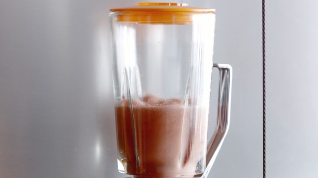 Video Reference: Drink, Smoothie, Food, Milkshake, Vegetable juice, Juice, Health shake, Pint glass, Batida, Small appliance