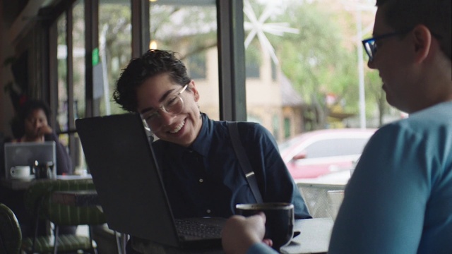 Video Reference: Technology, Fun, Photography, White-collar worker, Conversation, Vacation, Restaurant