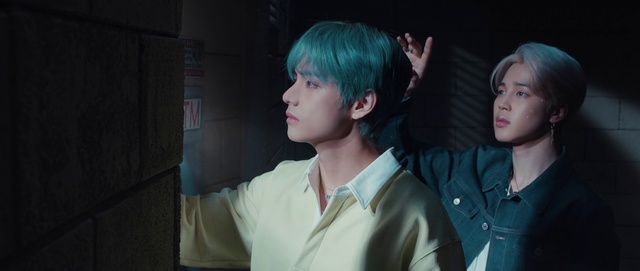 Video Reference: Hair, Hairstyle, Snapshot, Human, Scene, Black hair, Cool, Jaw, Photography, Bangs