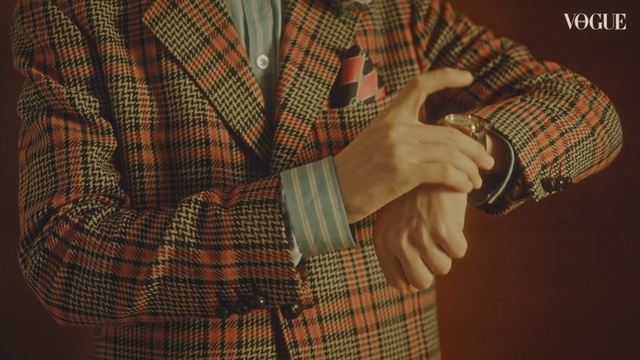 Video Reference: Plaid, Tartan, Pattern, Hand, Design, Textile, Finger, Gesture, Wrist, Thumb