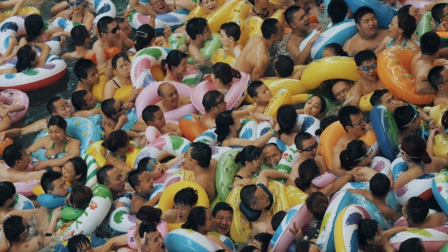 Video Reference: Crowd, People, Audience, Product, Fan, Youth, Community, Yellow, Cheering, Event, Person