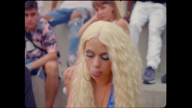 Video Reference: Hair, Face, Blond, Beauty, Lady, Hairstyle, Eyebrow, Long hair, Lip, Fashion, Person