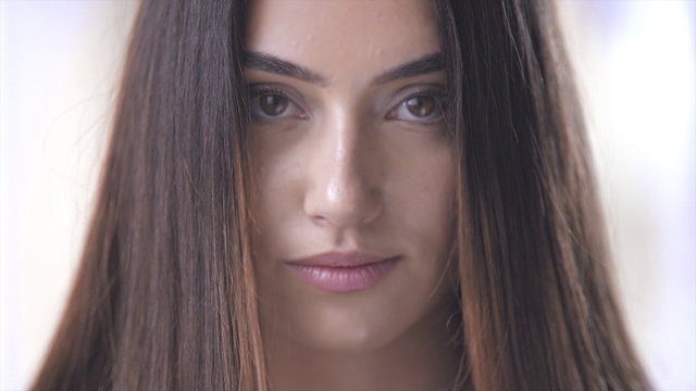 Video Reference: Face, Hair, Eyebrow, Skin, Lip, Nose, Cheek, Forehead, Hairstyle, Chin