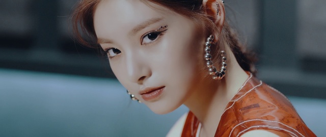 Video Reference: Hair, Face, Eyebrow, Chin, Beauty, Skin, Nose, Lip, Hairstyle, Cheek