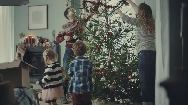 Video Reference: Christmas tree, Tree, Christmas, Room, Woody plant, Home, Christmas eve, Branch, Plant, Window