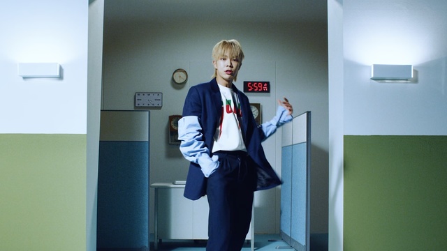 Video Reference: Blue, Red, Standing, Suit, White-collar worker, Blazer, Job, Jacket, Businessperson, Formal wear