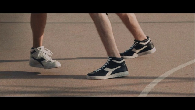 Video Reference: Footwear, Human leg, Shoe, Calf, Leg, Ankle, Joint, Human body, Sneakers, Recreation