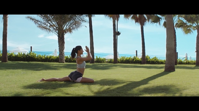 Video Reference: Grass, Tree, Sky, Physical fitness, Leg, Sunlight, Leisure, Photography, Happy, Sitting