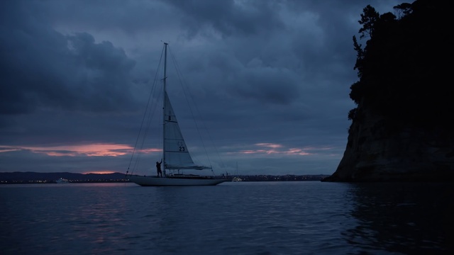 Video Reference: Sky, Sailing, Boat, Sail, Cloud, Sailboat, Sea, Vehicle, Calm, Sound