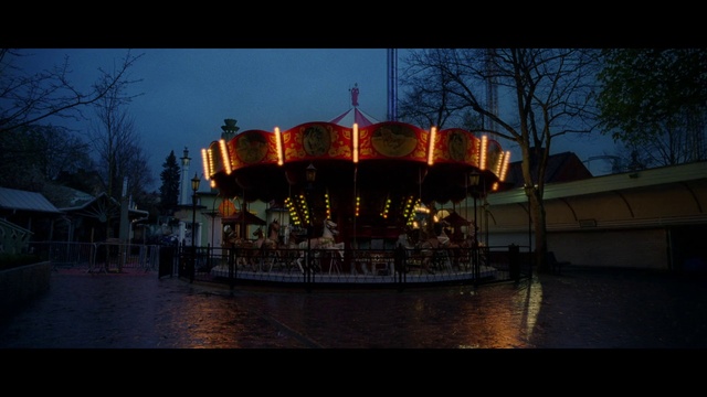 Video Reference: Landmark, Night, Reflection, Lighting, Sky, Evening, Amusement ride, Water, Architecture, Fun