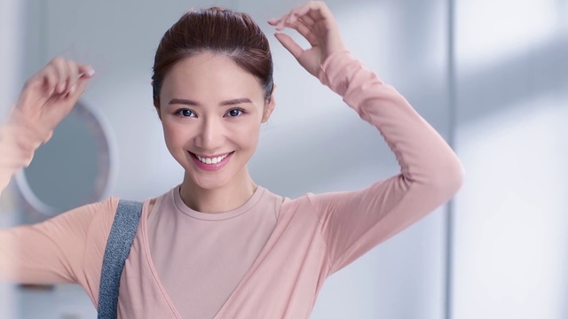 Video Reference: Hair, Face, Skin, Shoulder, Forehead, Eyebrow, Chin, Head, Gesture, Beauty