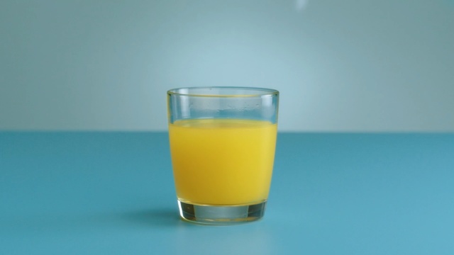 Video Reference: sour, glass, drink, beverage, juice, cold, alcohol, liquid, refreshment, beer, yellow, lager, bar, mug