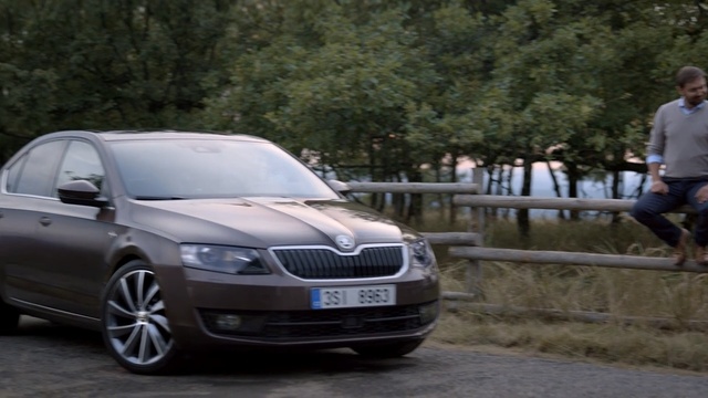 Video Reference: Land vehicle, Vehicle, Car, Motor vehicle, Luxury vehicle, Mid-size car, Crossover suv, Škoda superb, Automotive wheel system