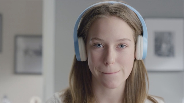 Video Reference: Face, Hair, Facial expression, Eyebrow, Skin, Forehead, Cheek, Nose, Chin, Head, Person