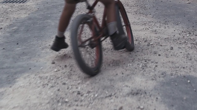 Video Reference: road bicycle, cycle sport, tire, bicycle wheel, automotive tire, wheel, footwear, bicycle, mode of transport, spoke, Person