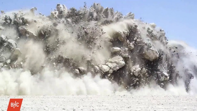 Video Reference: Snow, Geological phenomenon, Winter, Winter storm, Freezing, Tree, Massif, Dust, Mountain range, Frost