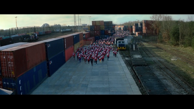 Video Reference: Urban area, Metropolitan area, Mode of transport, Transport, Crowd, Landmark, Lane, Public space, Snapshot, Morning