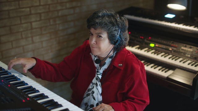 Video Reference: piano, keyboard player, keyboard, musical keyboard, pianist, music, musical instrument, electronic device, player piano, digital piano, Person