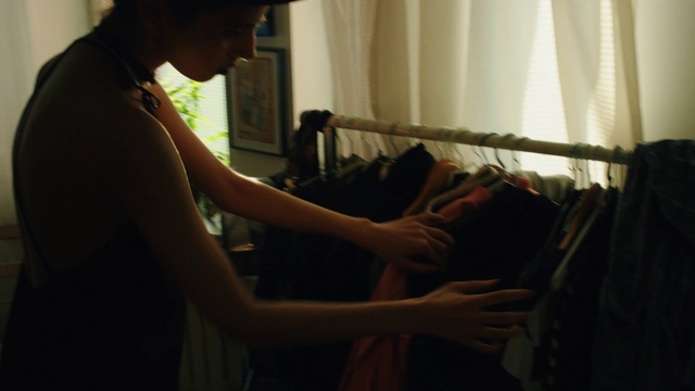 Video Reference: Black, Light, Skin, Hand, Shoulder, Arm, Human, Room, Joint, Human body