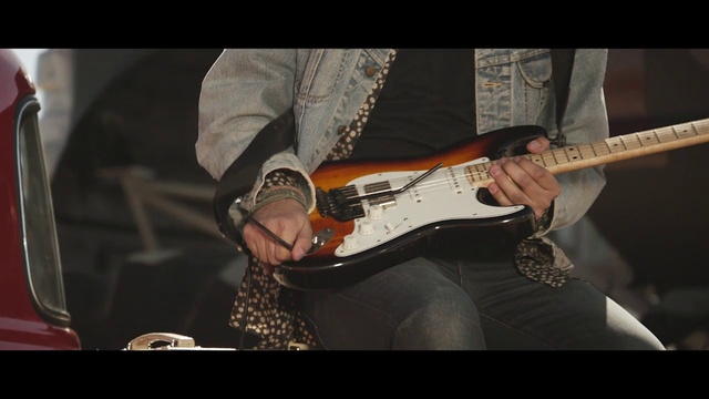 Video Reference: Guitar, String instrument, String instrument, Musical instrument, Plucked string instruments, Musician, Guitarist, Music, String instrument accessory, Jazz guitarist