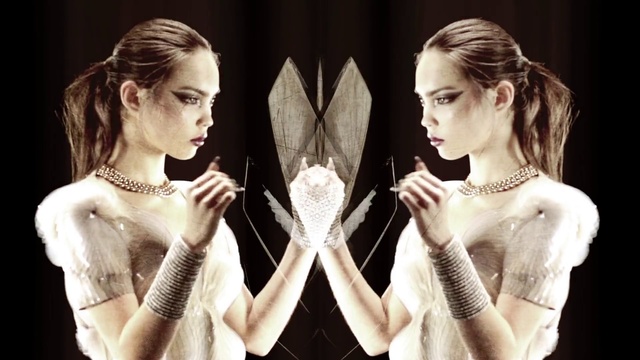 Video Reference: Headpiece, Beauty, Shoulder, Fashion, Dress, Hair accessory, Jewellery, Fashion accessory, Human, Joint