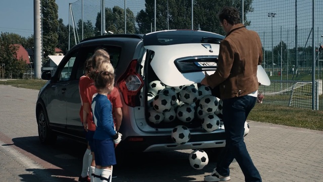 Video Reference: Land vehicle, Vehicle, Car, Vehicle door, City car, Subcompact car, Hatchback