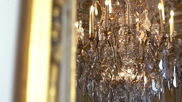 Video Reference: Lighting, Chandelier, Light fixture, Lighting accessory, Interior design, Ceiling fixture, Ceiling, Glass, Metal