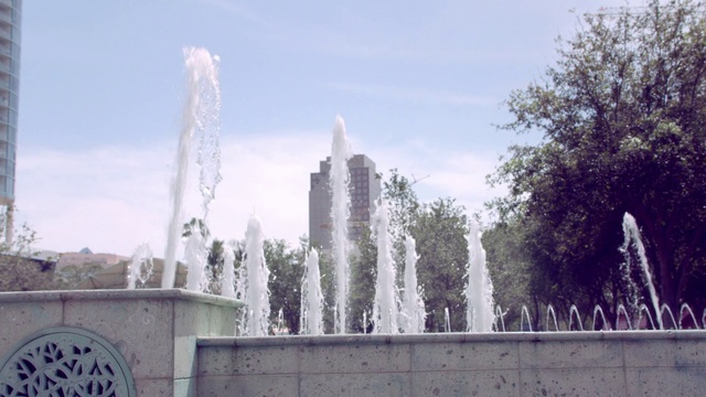 Video Reference: Fountain, Landmark, Architecture, Sky, Tree, Water feature, Monument, Building, Plant, City
