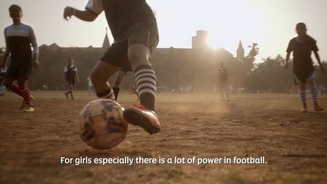 Video Reference: sports, player, ball, football, competition event, recreation, fun, football player, pallone, Person