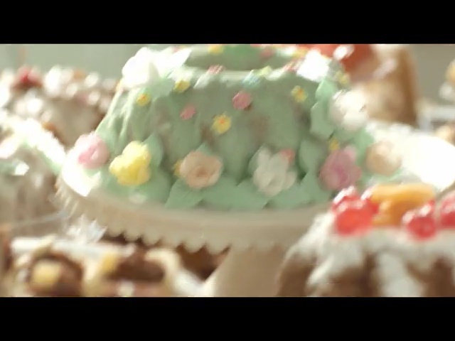 Video Reference: Food, Sweetness, Cuisine, Dessert, Buttercream, Icing, Baking, Cake decorating, Petit four, Dish
