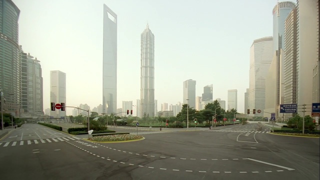 Video Reference: metropolitan area, skyscraper, urban area, city, tower block, metropolis, landmark, skyline, cityscape, daytime