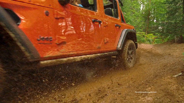 Video Reference: Land vehicle, Vehicle, Off-roading, Car, Automotive tire, Off-road vehicle, Tire, Jeep, Jeep wrangler, Mud