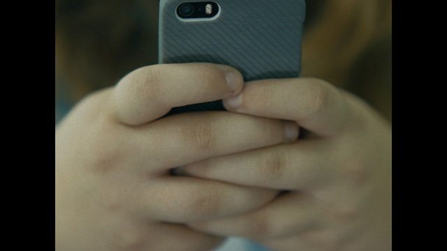 Video Reference: Finger, Hand, Nail, Skin, Gadget, Thumb, Mobile phone, Gesture, Smartphone, Technology