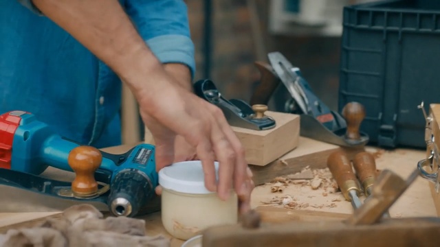 Video Reference: Artisan, Metalworking hand tool, Chisel, Hand, Machine, Carpenter, Clay