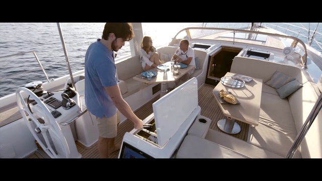 Video Reference: Water transportation, Yacht, Boat, Boating, Speedboat, Naval architecture, Vehicle, Luxury yacht, Picnic boat, Watercraft